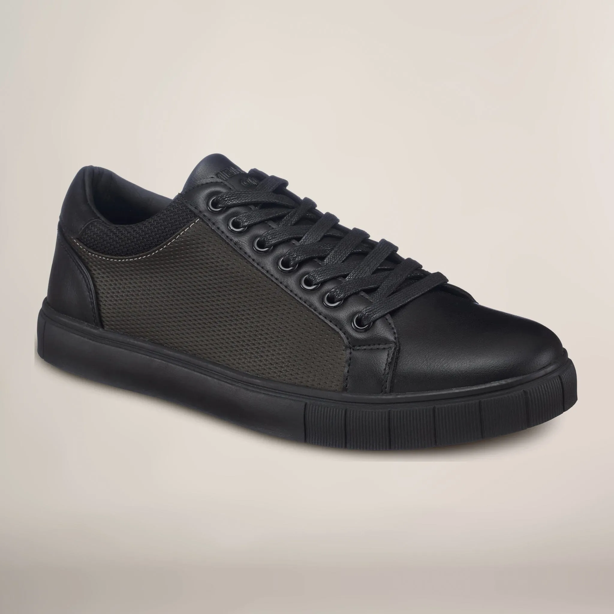 Men's Ignite Low Top Court Sneakers