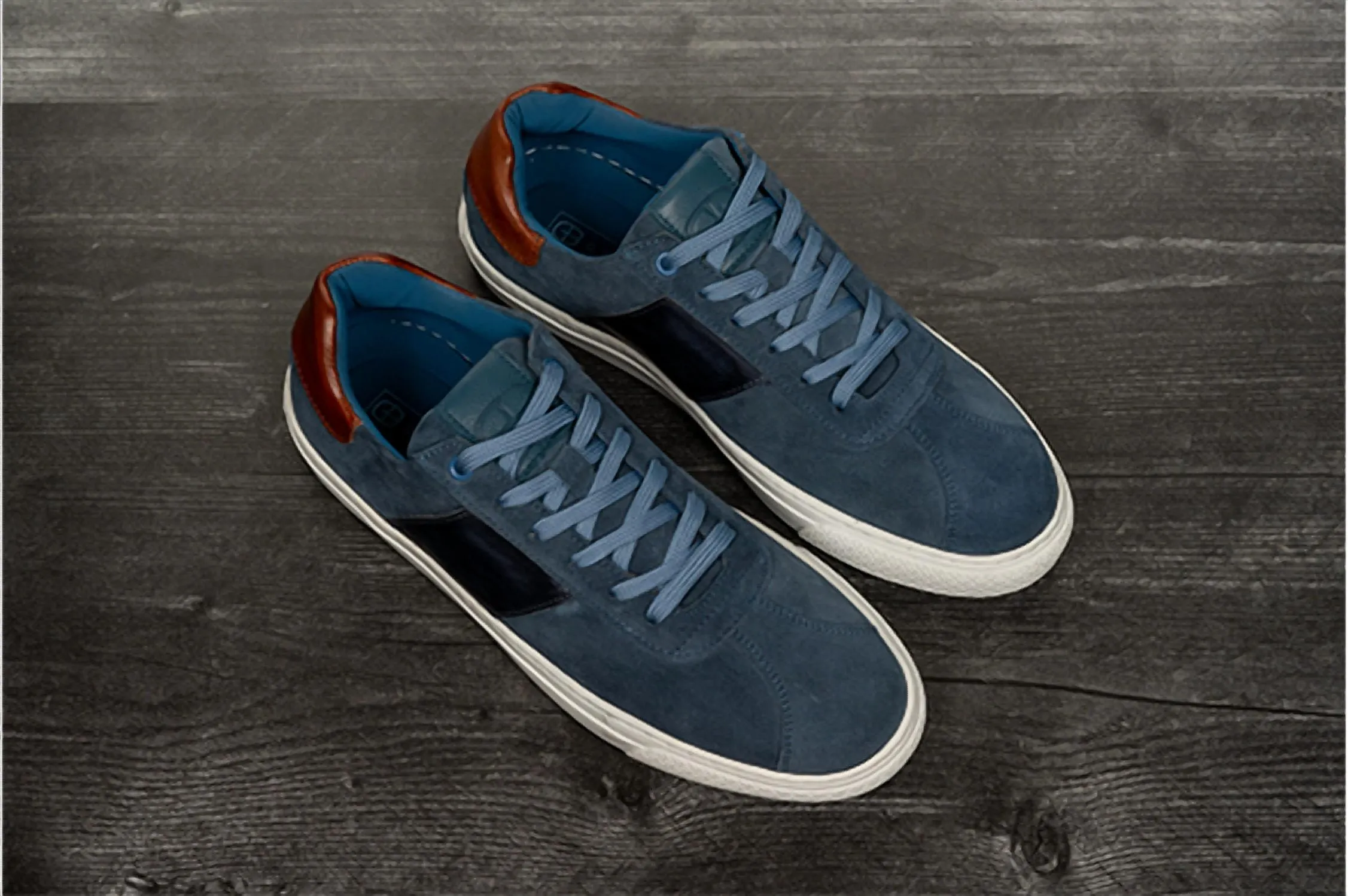 Men's The Jolt Sneaker In Navy/brown